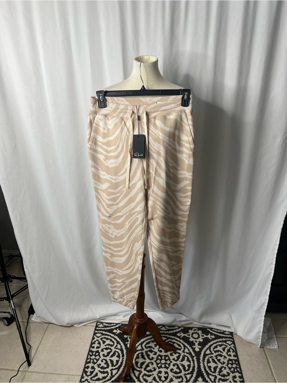 Rails Kingston Diffused Tiger Jogger Sweatpants Size Medium NWT - Picture 3 of 15